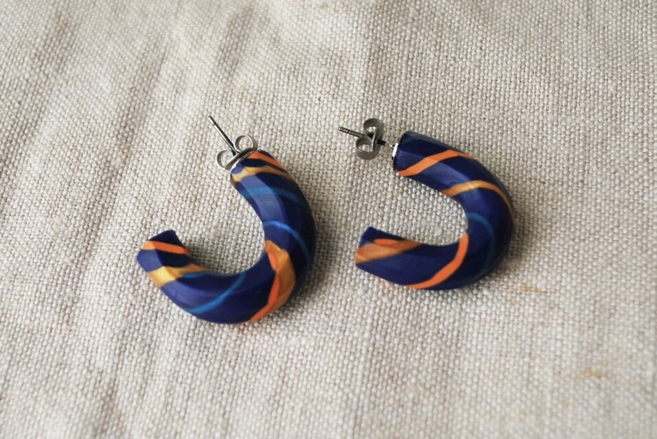 nijiピアス　blue orange gold