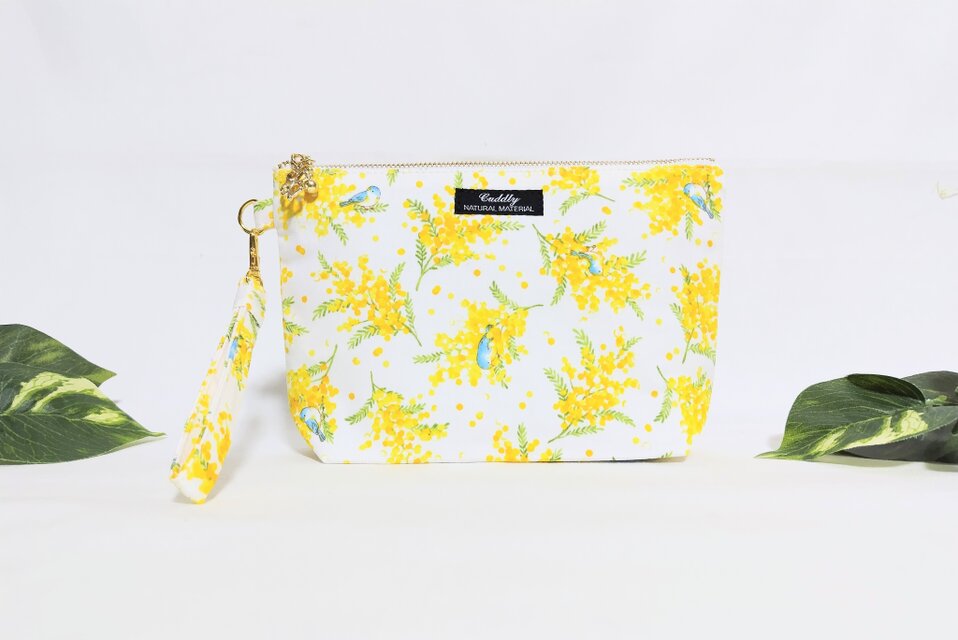 ミモザと青い小鳥の持ち手付きポーチ