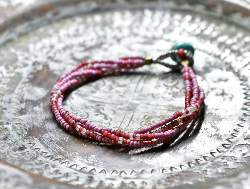 ピンクマサイ、金赤ホワイトハーツ、グーズベリーの4連ブレス