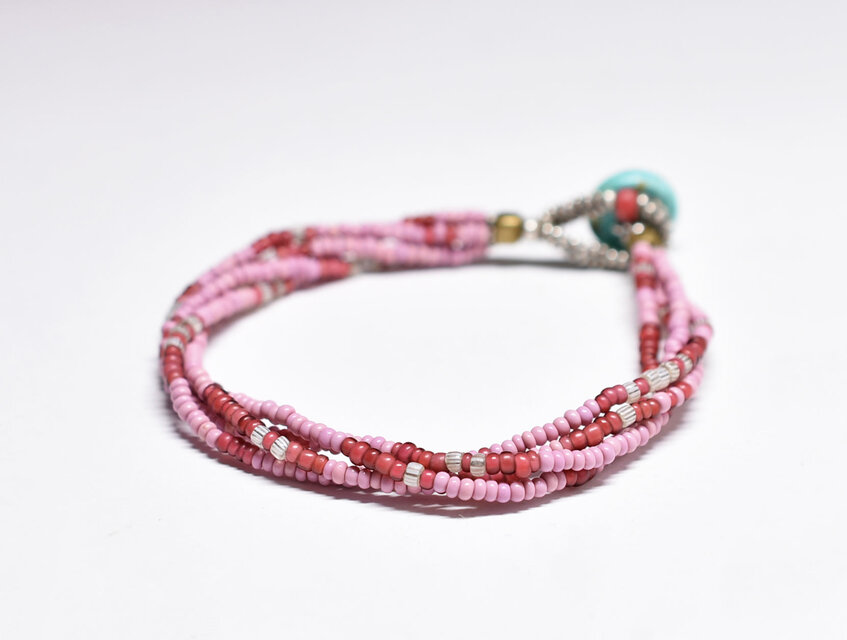 ピンクマサイ、金赤ホワイトハーツ、グーズベリーの4連ブレス