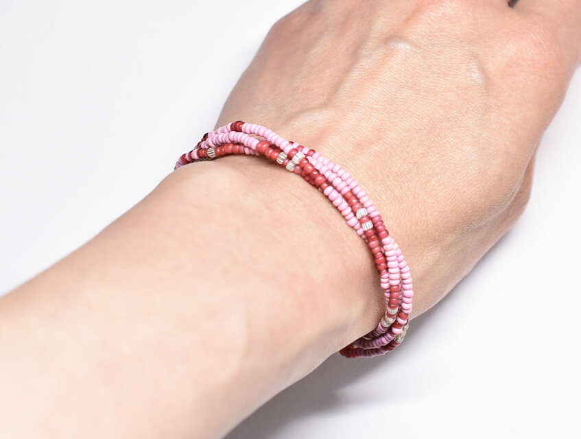 ピンクマサイ、金赤ホワイトハーツ、グーズベリーの4連ブレス