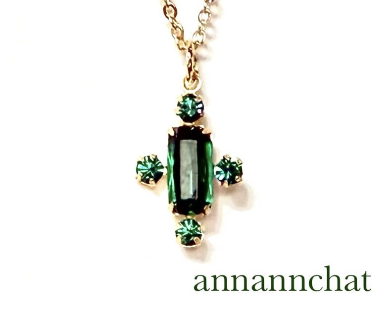 【ヴィンテージ　swarovski エメラルド　クロス　十字架　ネックレス】