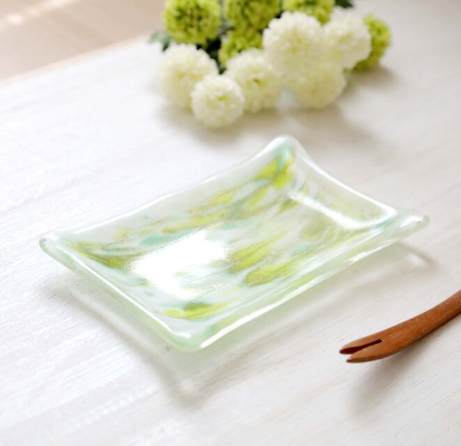 ガラスの長方小皿「森の風に」