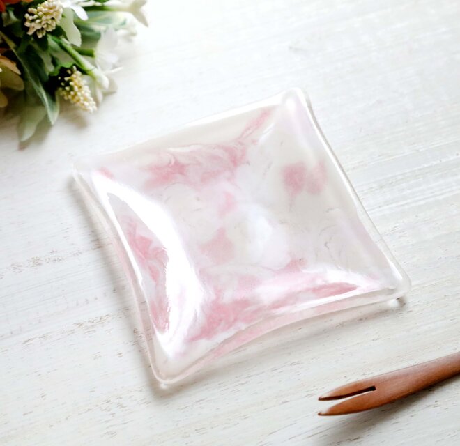 ガラスの四角小皿「花霞」