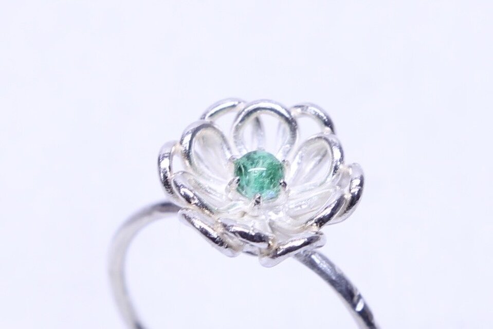 溶融ガラスを留めたフラワーデザインシルバーリング 14号 SV925 [A017