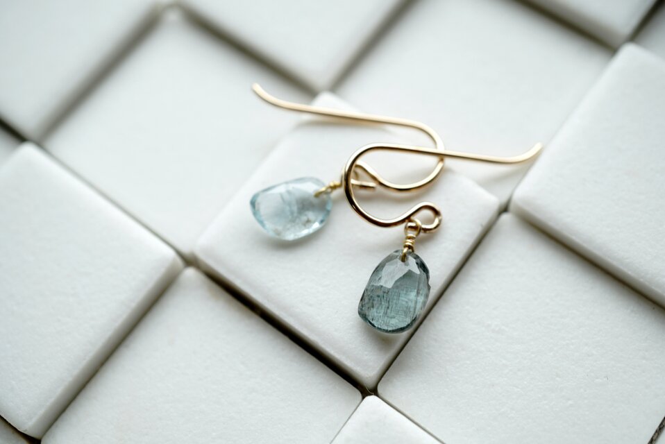 モスアクアマリンのちいちゃなピアス