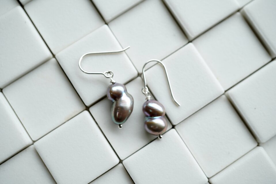 双子パールの艶やかピアス（B）