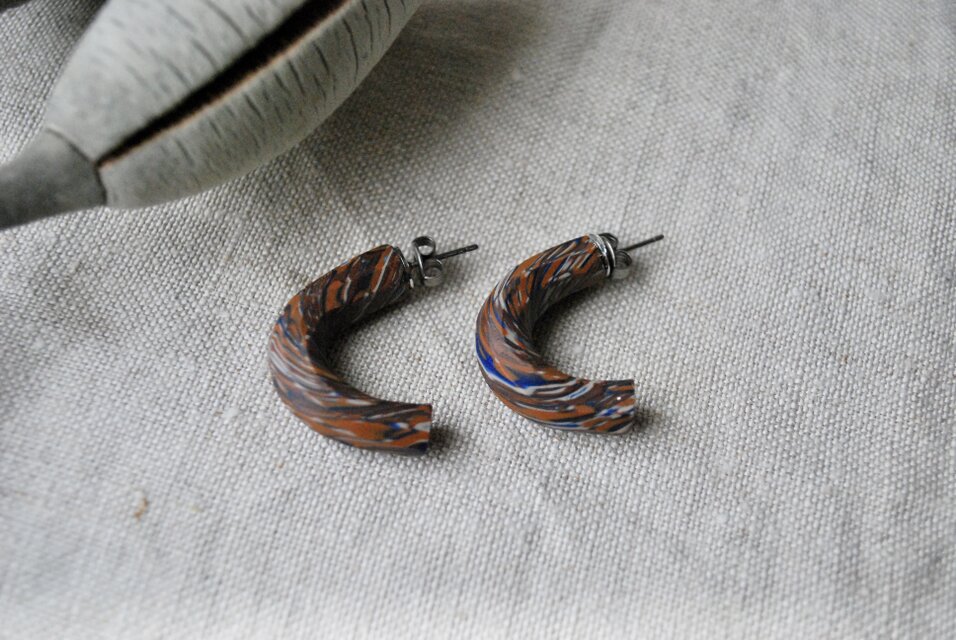 nijiピアス cha navy kinari