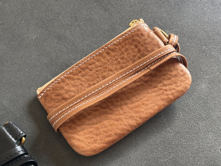 ストラップ付きファスナーポーチ ( バケッタ ) ｜ 栃木県産/革小物