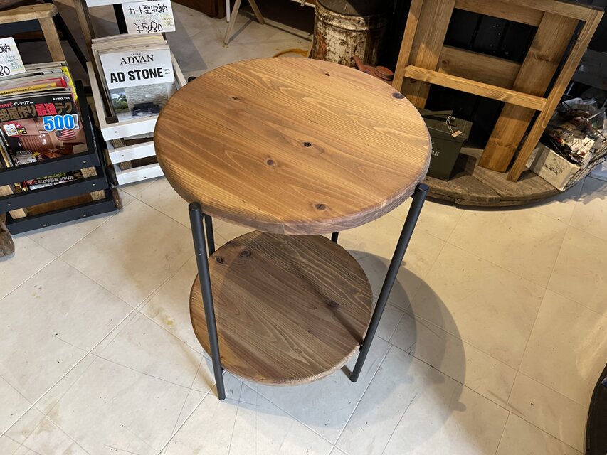 在庫あり　即納　hotaru 丸テーブル　サイドテーブル　リビング　カフェ　寝室　アイアン　杉　天然木　アップサイクル