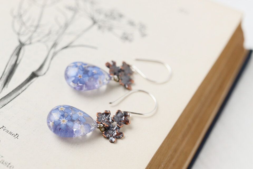 忘れな草のしずく　ピアス