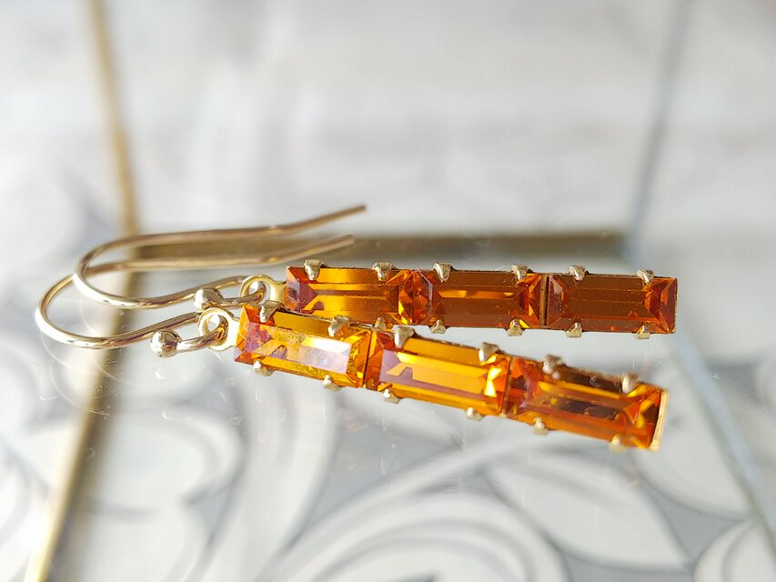 ヴィンテージ トパーズ Baguette 3連の14Kgfピアス（またはフープイヤリング)