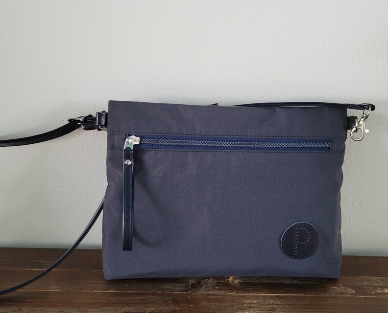 撥水加工ナイロンのサコッシユ(ネイビー)