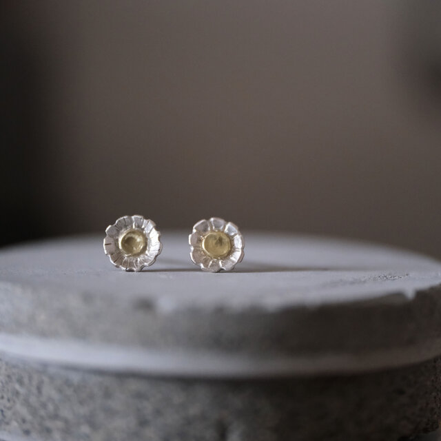 真鍮&シルバーピアス daisy