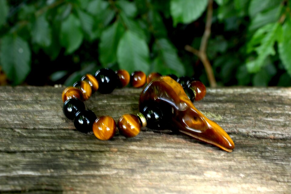 タイガーズアイ　レイブンスカル　恐怖心、トラウマを和らげ、グラウンディングと保護作用