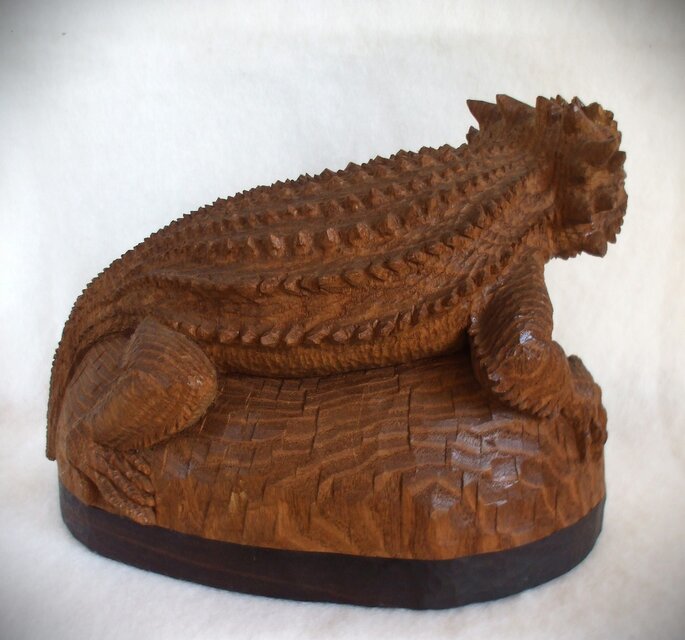 ◇ツノトカゲの木彫り置物◇ | iichi 日々の暮らしを心地よくする