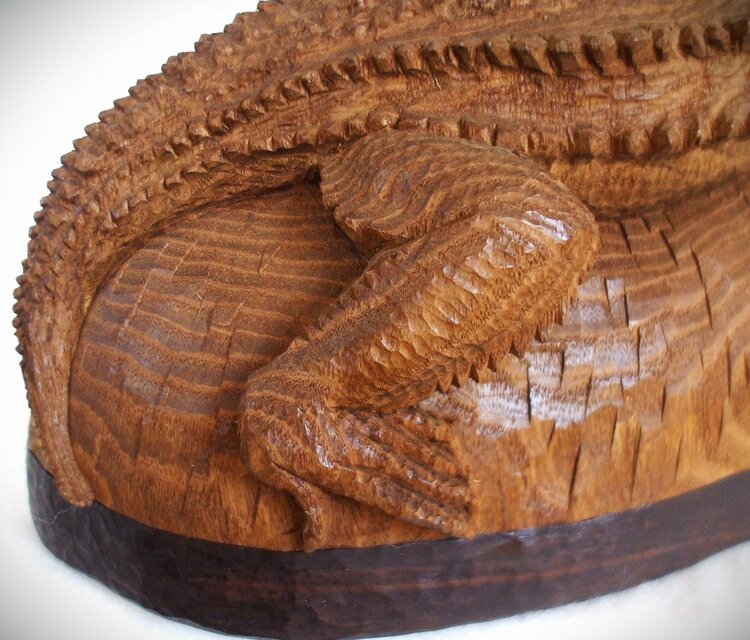 ◇ツノトカゲの木彫り置物◇ | iichi 日々の暮らしを心地よくする