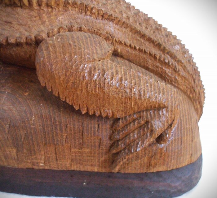 ◇ツノトカゲの木彫り置物◇ | iichi 日々の暮らしを心地よくする