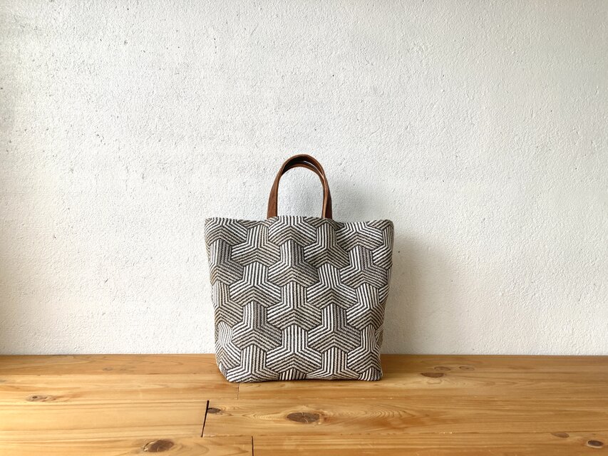 ジャガード生地の鞄