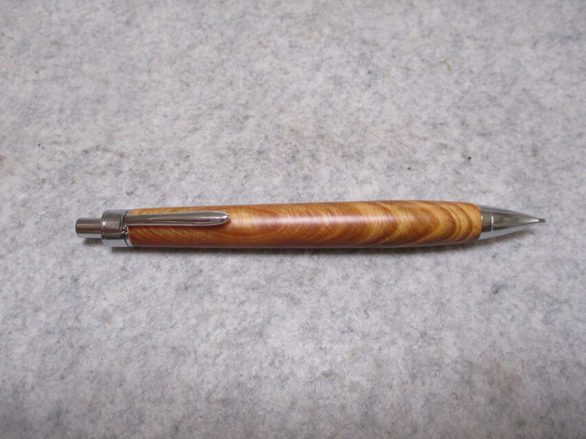 肥松(黒松)ジン　琥珀脂　出雲産樹齢300年　蜜蠟ワックス仕上げ　木軸シャープペンシル(ボールペン)　