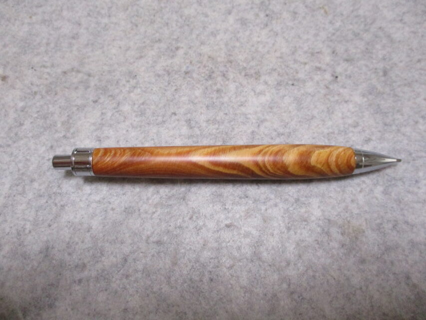 木製ボールペン 肥松　チタン製　「新春セール」 肥松(黒松)ジン 琥珀脂 出雲産樹齢300年 蜜蠟ワックス仕上げ 木軸