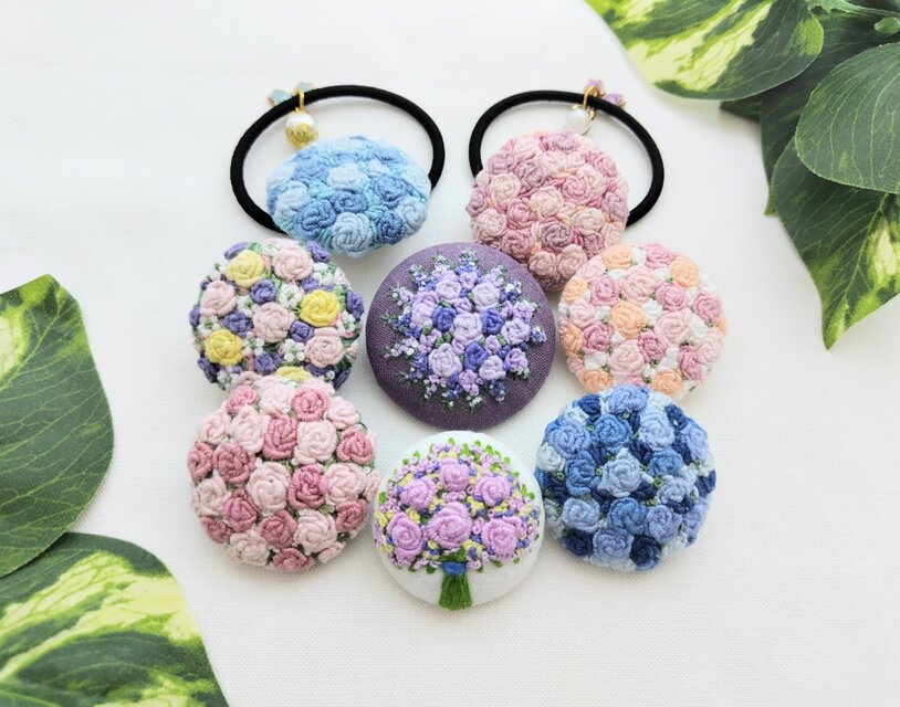 新品未使用　薔薇モチーフブローチ ハンドメイド 4点 手刺繍ブローチ 薔薇モチーフ 牛革仕上げ