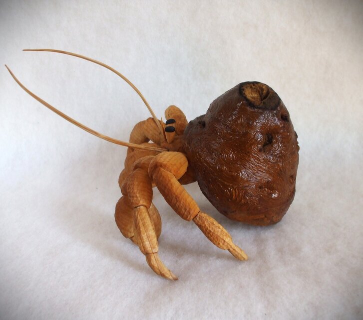 ☆ヤドカリの木彫り置物☆ | iichi 日々の暮らしを心地よくする