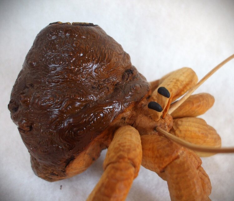 ☆ヤドカリの木彫り置物☆ | iichi 日々の暮らしを心地よくする