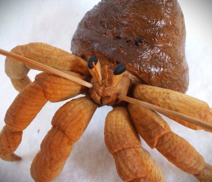 ☆ヤドカリの木彫り置物☆ | iichi 日々の暮らしを心地よくする