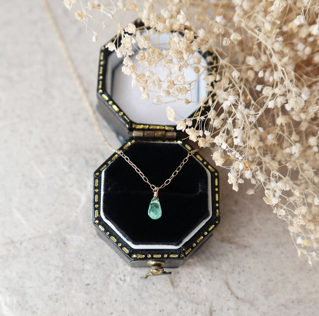 14kgf】ロシア産！エメラルド一粒ネックレス(ブリオレットカット)＊5月