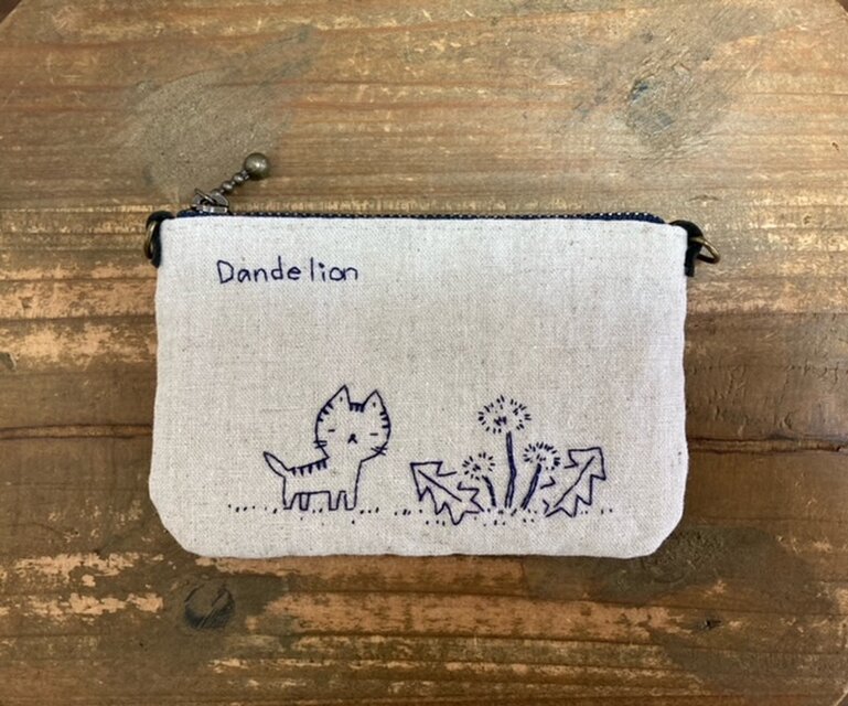 たんぽぽと子猫の刺繍小銭入れ