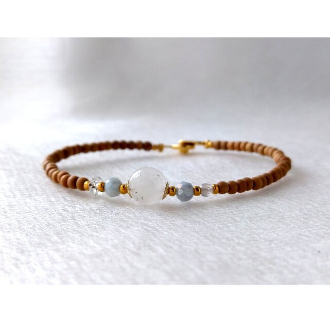 白檀ブレスレット スノークリスタル ヒマラヤ水晶 | iichi 日々の