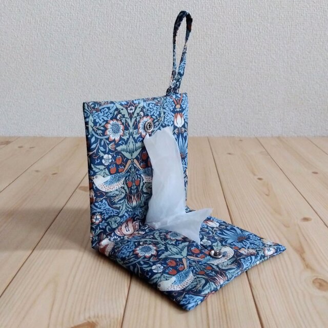 ☆ 紐なし　いちご泥棒柄　ボックスティッシュケース　ウィリアムモリスハンドメイド ☆ 紐なし いちご泥棒柄 ボックスティッシュケース ウィリアム