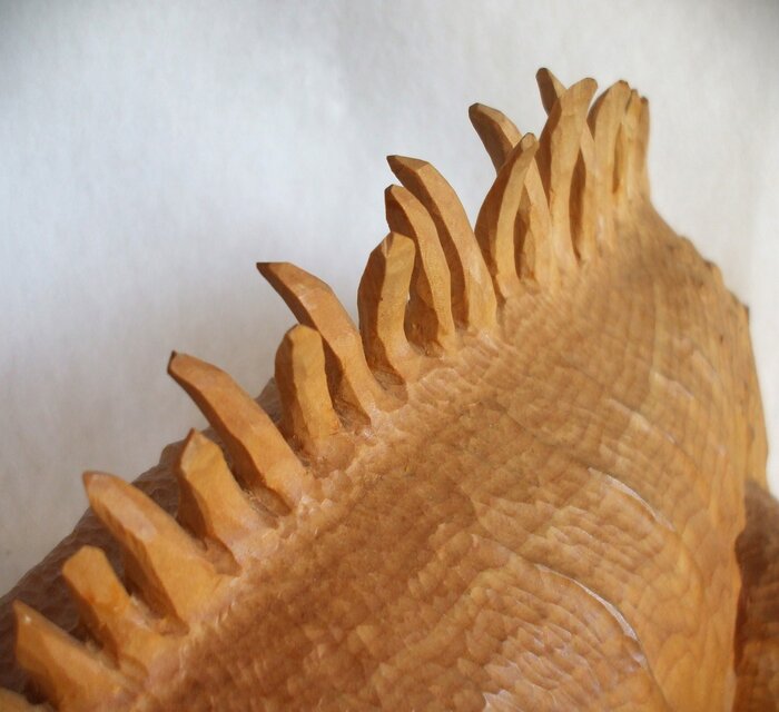 ☆グリーンイグアナの木彫り置物☆ | iichi 日々の暮らしを心地よく