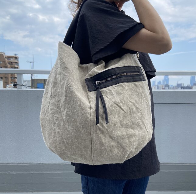 ミリタリーリネン&ホースレザー＊ソフトで軽い大きめショルダーバッグ＊A4収納可＊オプションで斜め掛けに変更可能