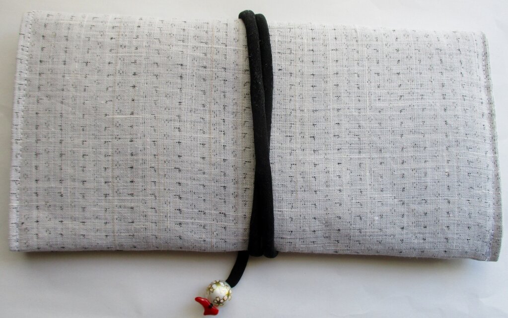 ８２５１　麻の白絣の着物で作った和風財布・ポーチ＃送料無料