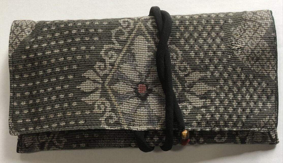 ８２５２紬の着物で作った和風財布・ポーチ