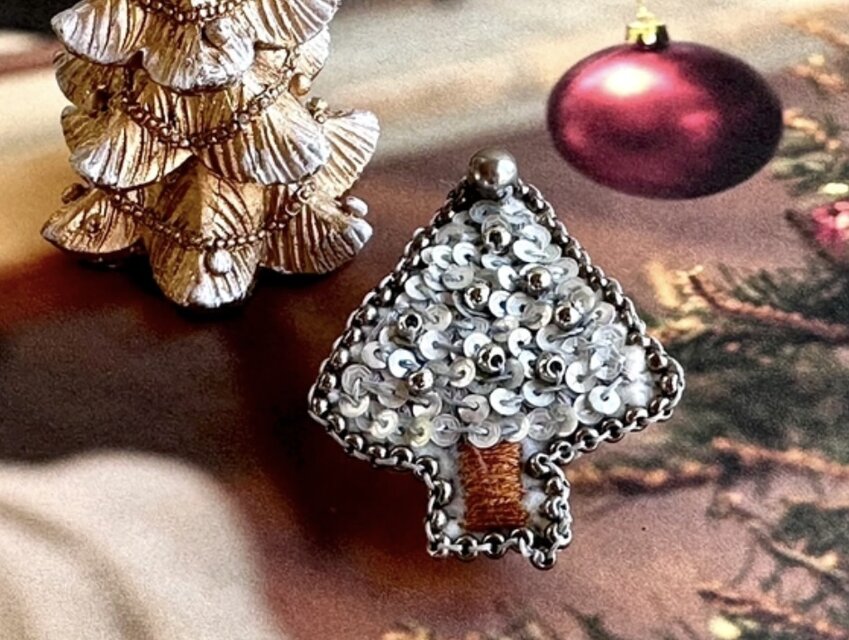 *Always*シックなグレーツリーブローチ