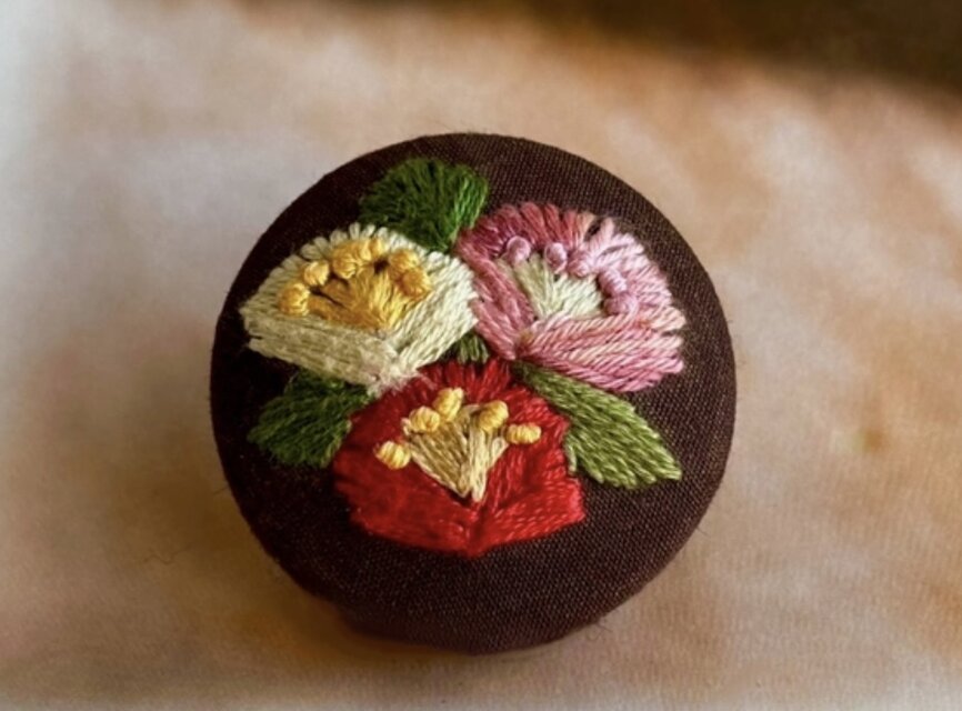 *Always*丸い椿の花ブローチ