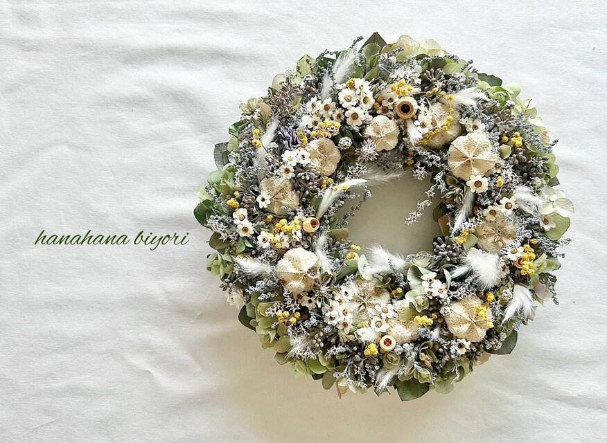 夏のシルバーリーフと白い実のリース*