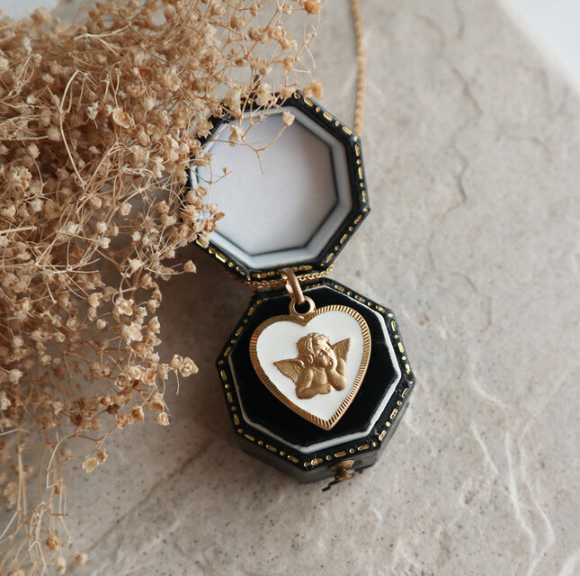 フランス製！頬杖をつく天使のハートネックレス マルティノ社