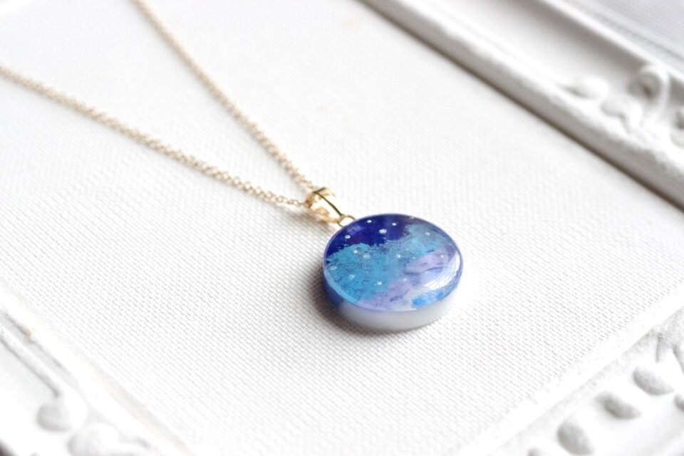 レジンアート ラウンドペンダント〈雨催い②〉25㎜ | iichi 日々