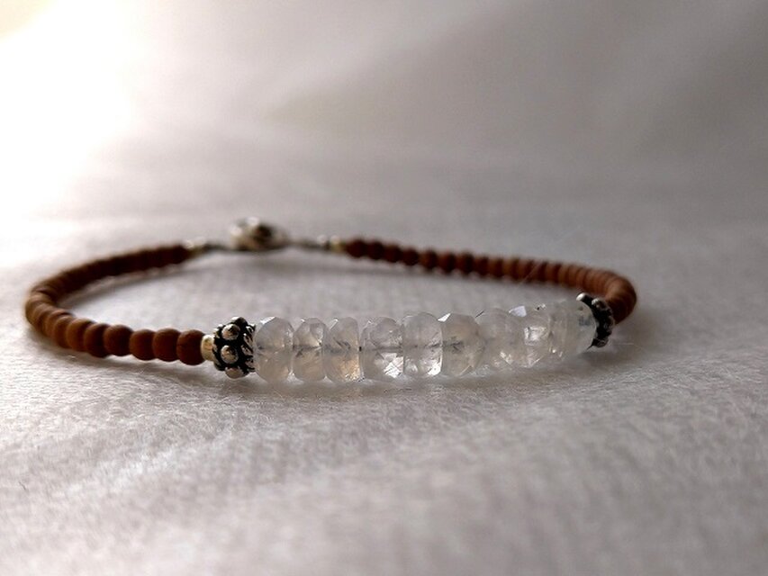 白檀ブレスレット　レインボームーンストーン【6月誕生石】　9粒