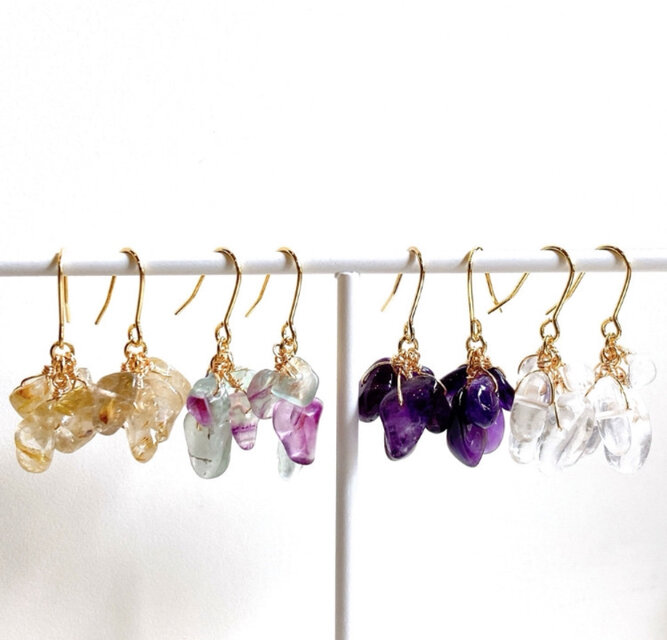 天然石フローライトのボリュームデザインピアス/イヤリング | iichi