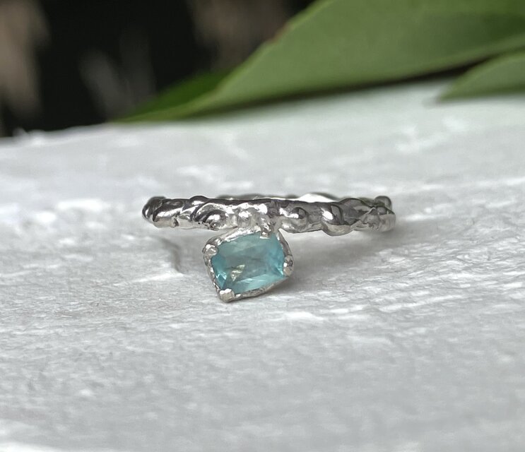 水の彩：グランディディエライト・イヤーカフ（silver９２５）