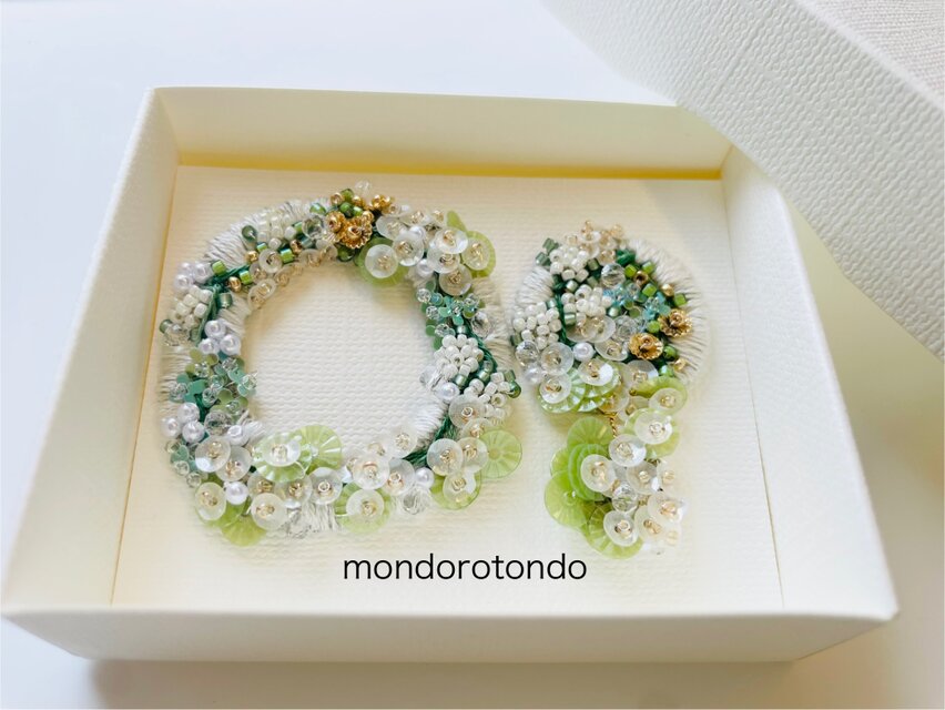 【 花束の耳飾り 】14kgf 揺れるｱｼﾝﾒﾄﾘｰﾋﾟｱｽ　金属ｱﾚﾙｷﾞｰ対応　p037