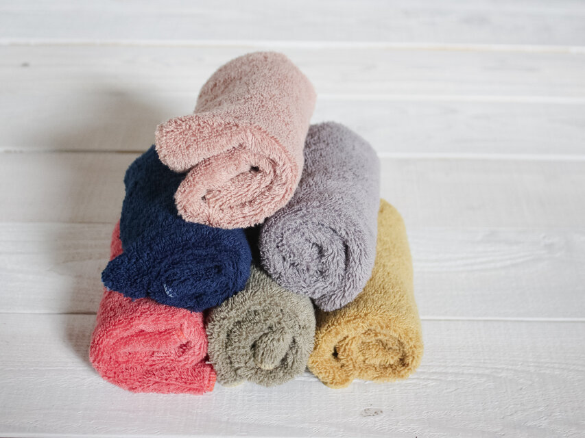 天然染め｜草木色の今治ハンドタオル / 6color | iichi 日々の暮らしを