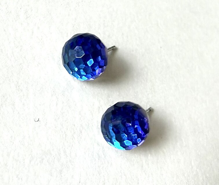 Swarovski 青色クリスタル ピアス メンズ＆レディース向けのブルークリスタルピアス | スワロフスキー