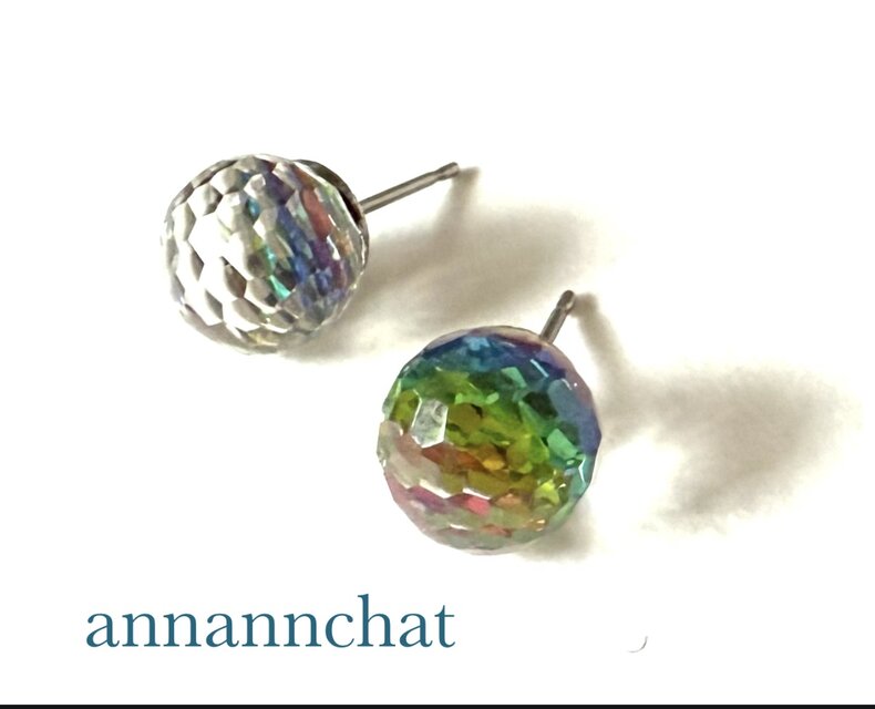 【スワロフスキー　disco　ミラーボール　クリスタルヴィトレイルミディアム　８ｍｍ　ピアス】