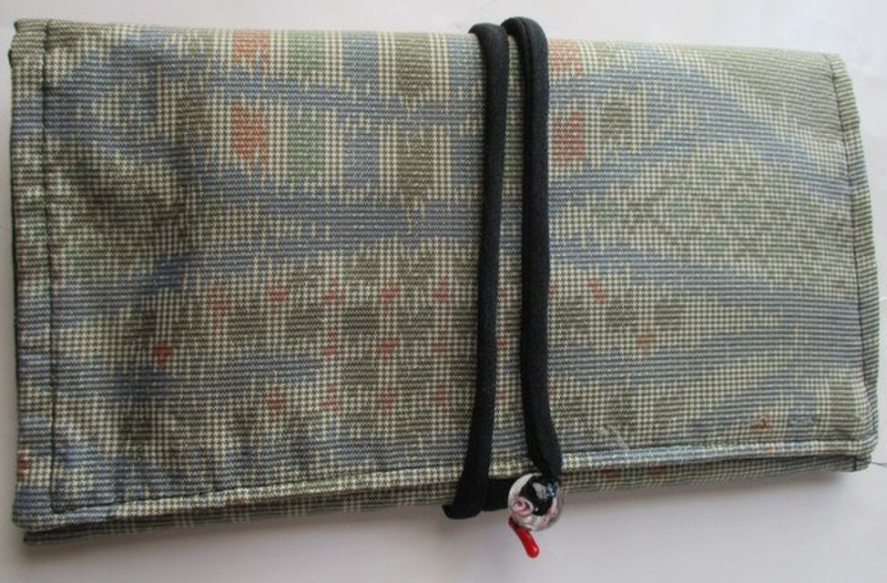 ８２５７　色大島紬の着物で作った和風財布・ポーチ＃送料無料